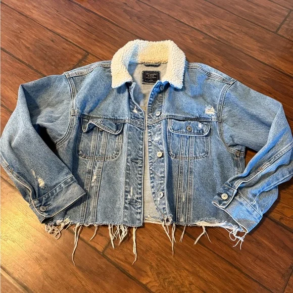 Abercrombie & Fitch Light Blue Denim Jacket with Cream Sherpa Collar - Picture 1 of 4